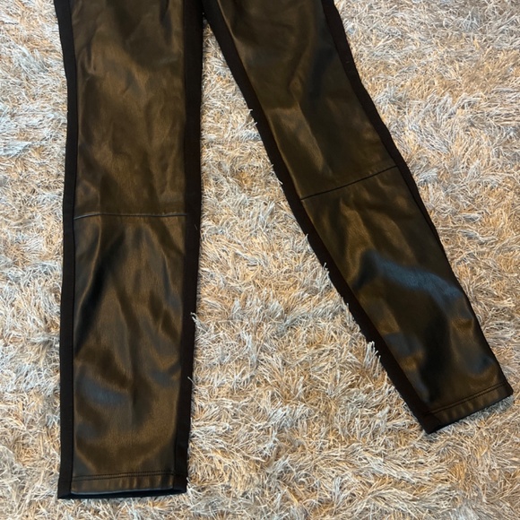 White House Black Market Black Front Pleather Pull On Leggings / Pants Size 2 - Picture 2 of 8